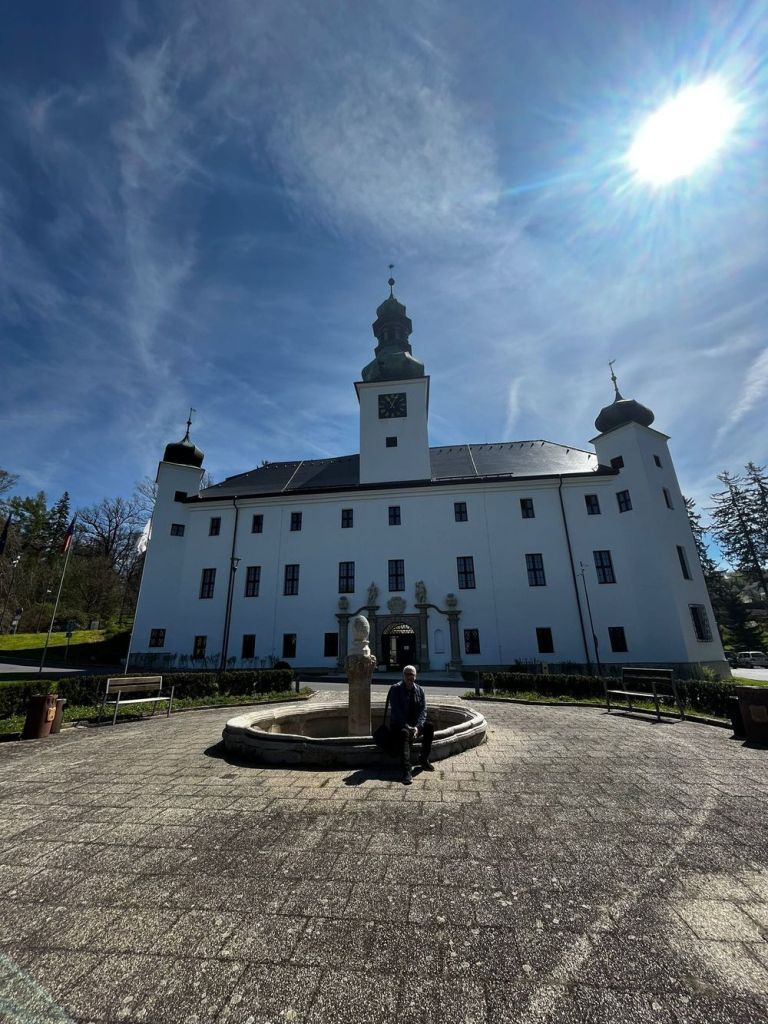 Fotografická výstava Neobyčejně obyčejní – obyčejně neobyčejní je k vidění na zámku Třešť