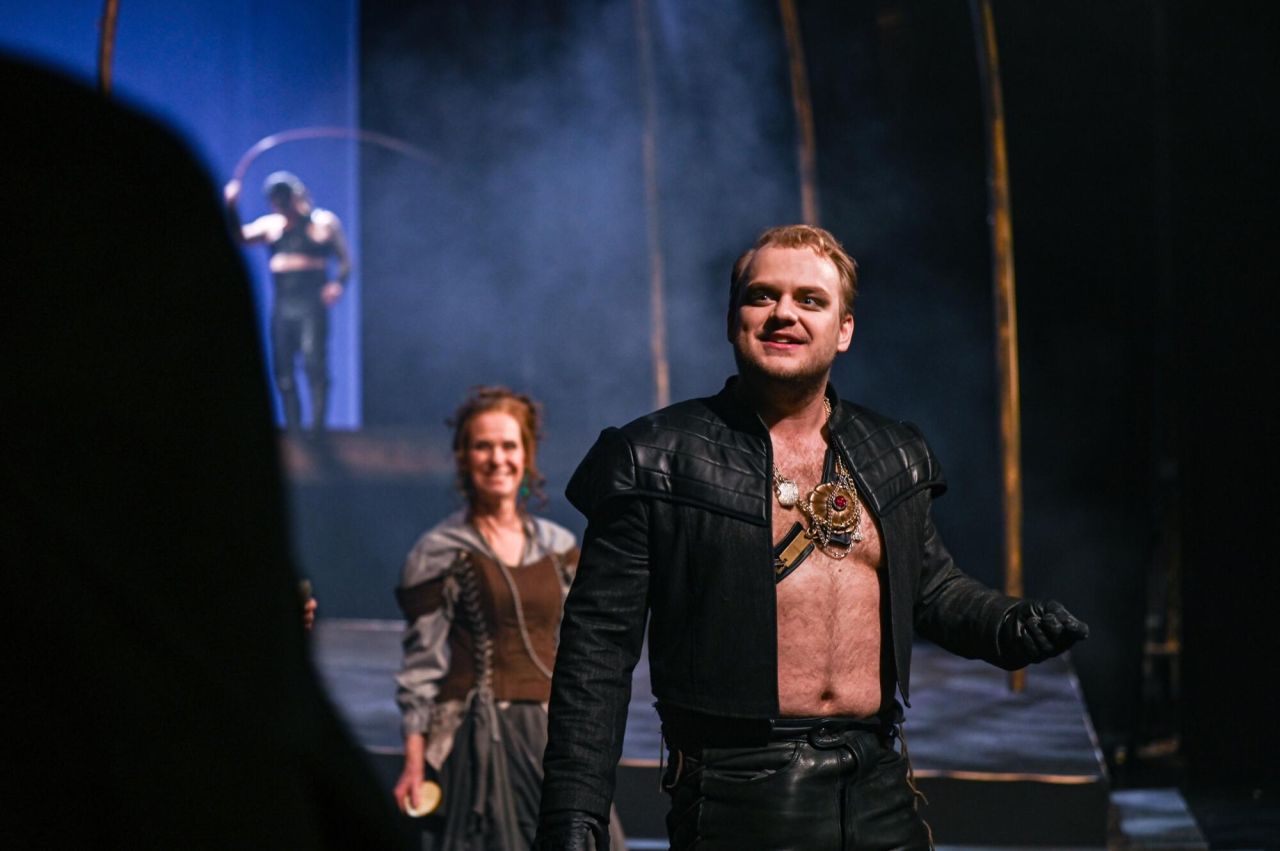 olomoucky-zvonik-u-matky-bozi-ma-dynamicky-dej-silne-herecke-obsazeni-i-genialni-hudbu