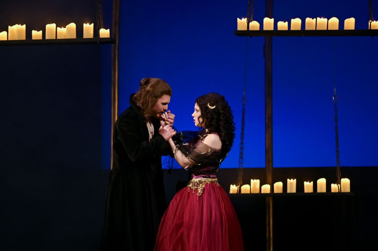 olomoucky-zvonik-u-matky-bozi-ma-dynamicky-dej-silne-herecke-obsazeni-i-genialni-hudbu