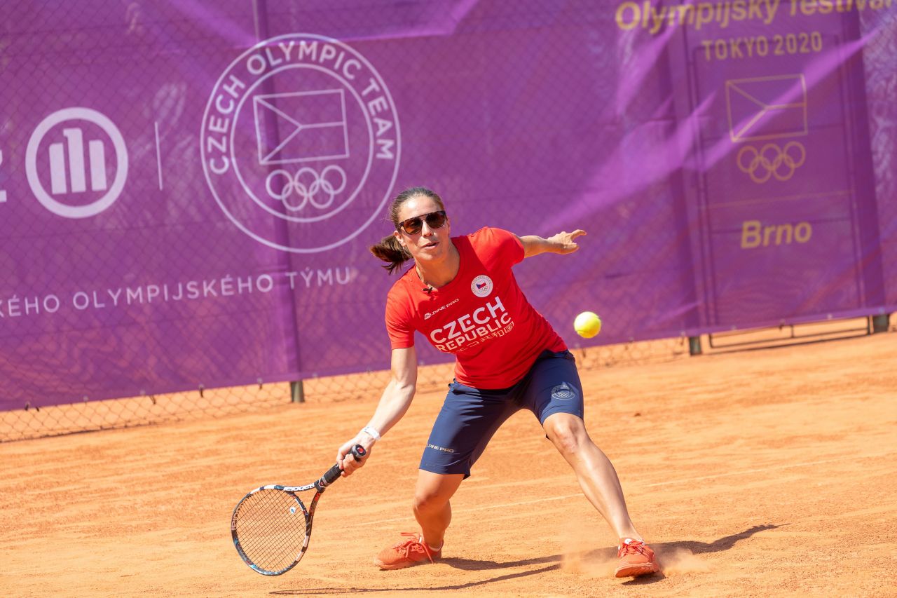 Olympionička Eva Samková má ráda tenis, i když jí prý moc nejde!