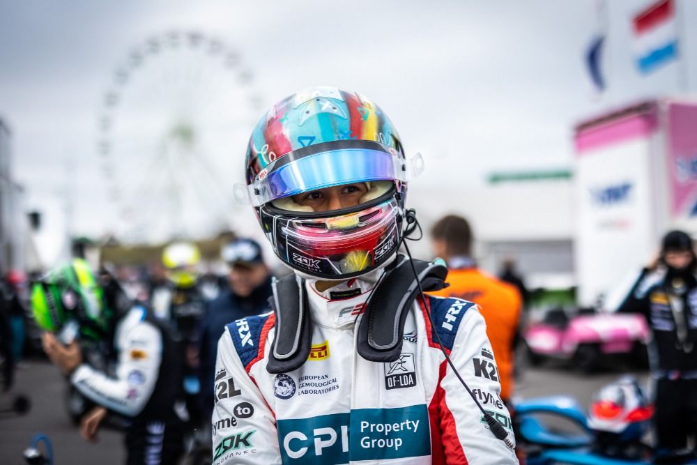 Předposlední kolo seriálu FIA F3: Charouz Racing System znovu na pódiu
