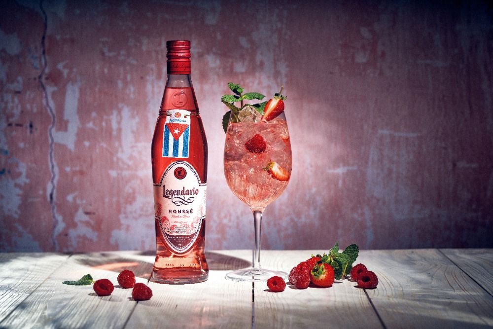 Legendario ke svému 75. výročí uvádí žhavou novinku - růžový rumový likér Ronssé