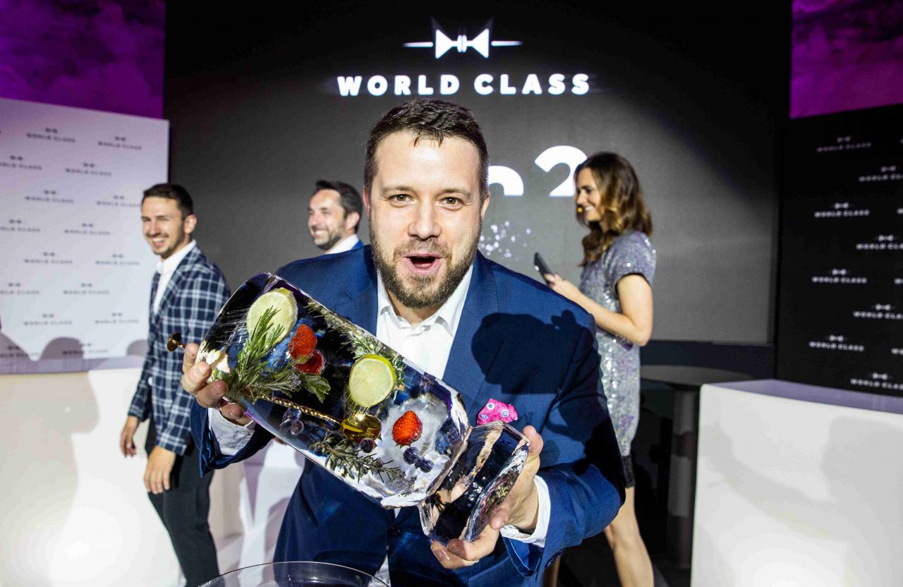 Letošním mistrem českých barmanů je Vítězslav Cirok, vyhrává ve finále  soutěže Diageo Reserve World Class