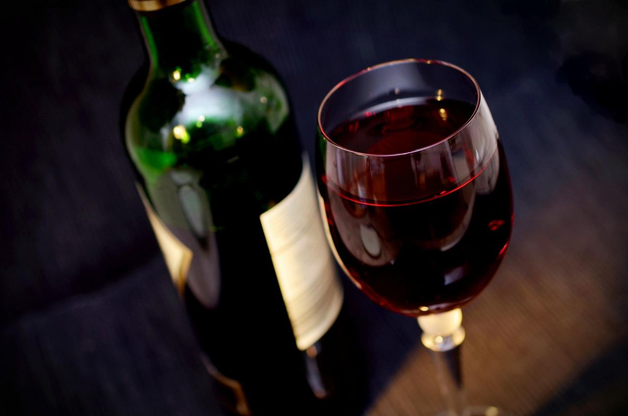 Letní vinné párování: 5 příležitostí, kdy si víno vychutnáte nejlépe