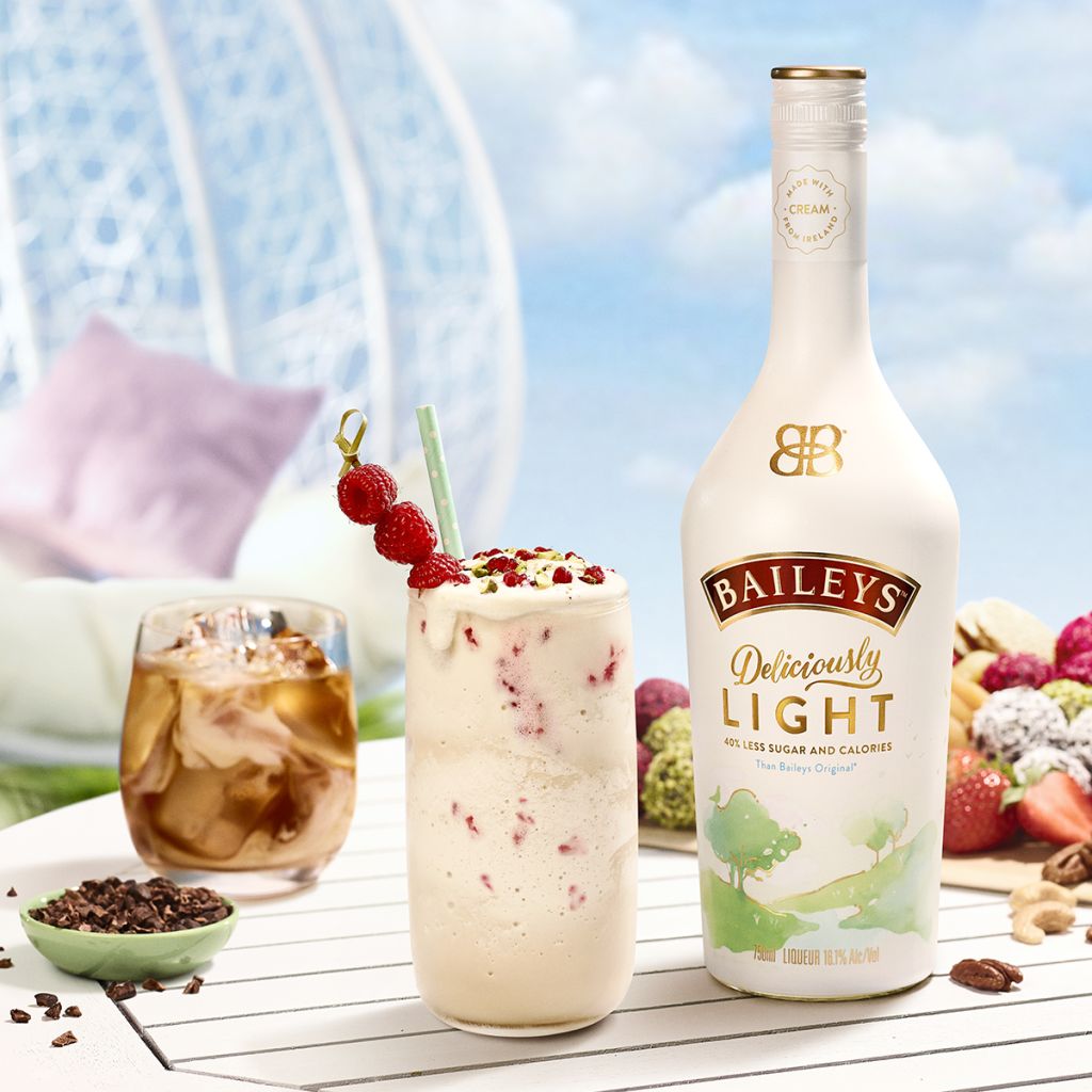 Baileys má méně hříšnou novinku – Baileys Deliciously Light