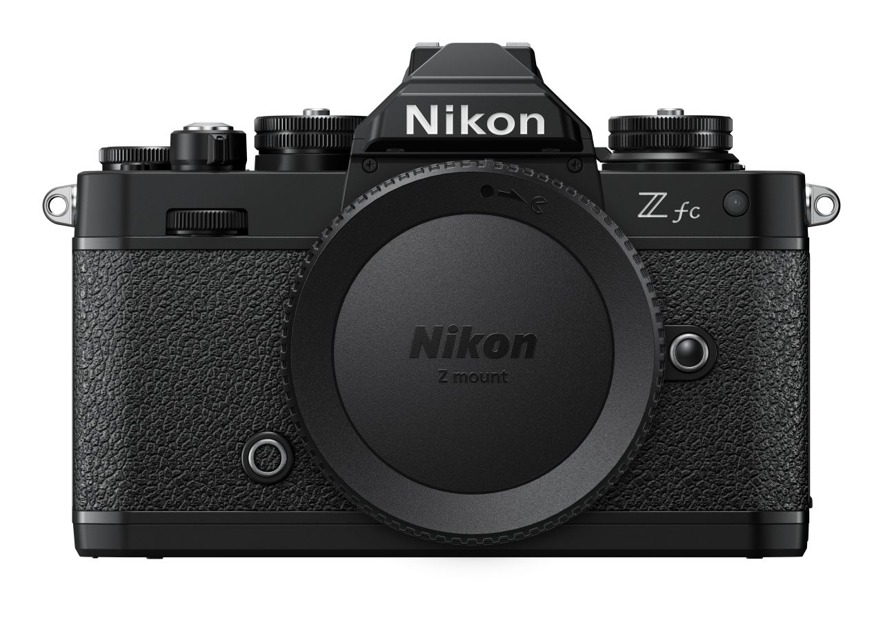 Nikon rozšiřuje nabídku MIRRORLESS produktů o novou variantu ikonického fotoaparátu a objektivu