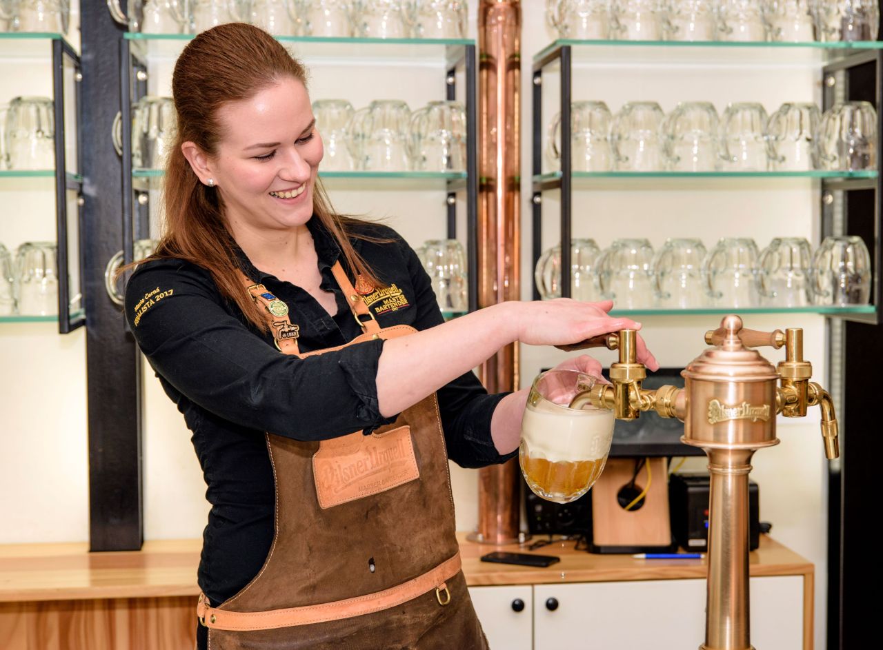 Ženy v Česku jsou milovnicemi piva, ukazuje průzkum. Pomáhá rozmanitá nabídka a útulnost hospod