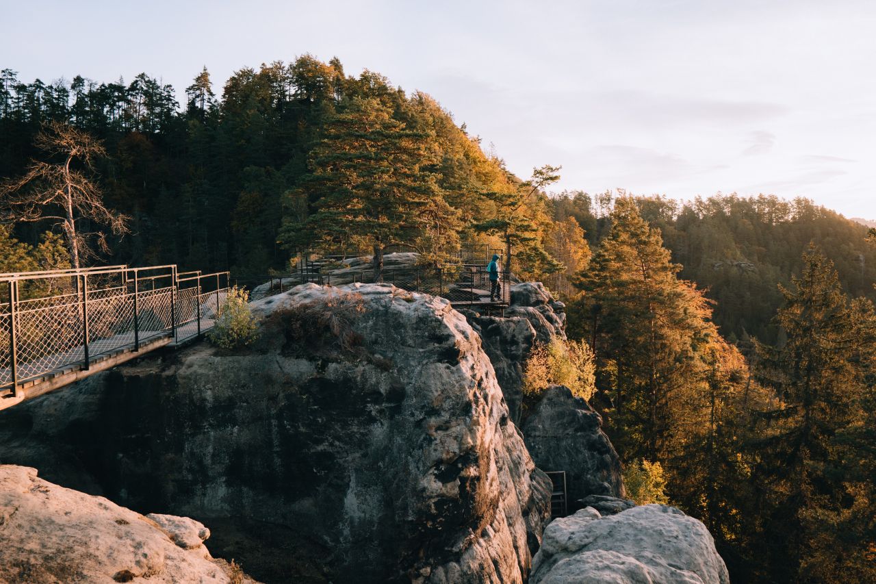 Nové trasy, turistická doprava i Hřebenovka. České Švýcarsko vstupuje do hlavní sezóny s řadou novinek