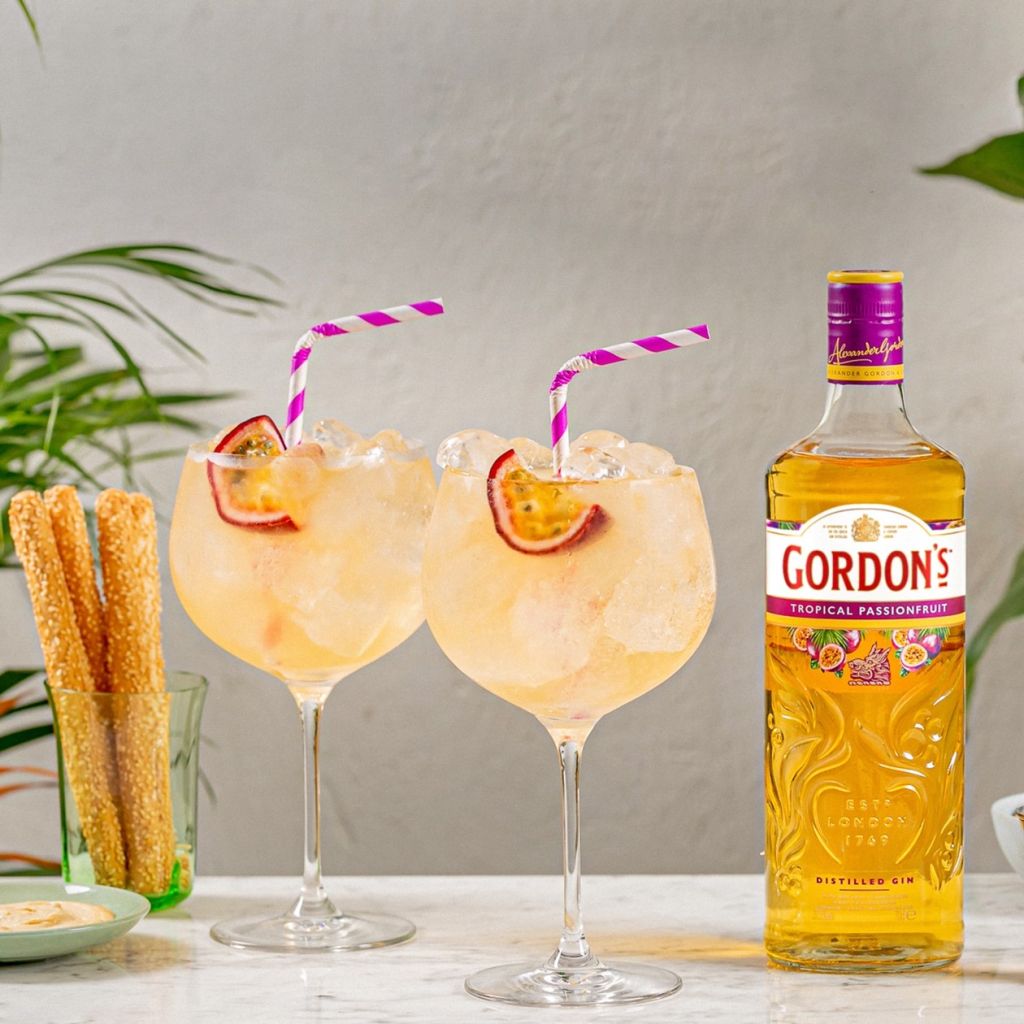 Ochutnejte nový exotický gin Gordon´s Tropical Passionfruit s příchutí šťavnaté maracuji