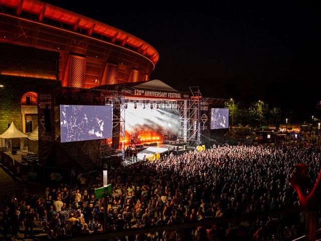 Značka Harley-Davidson oslavila své 120. výročí mezinárodním festivalem motocyklů v Budapešti