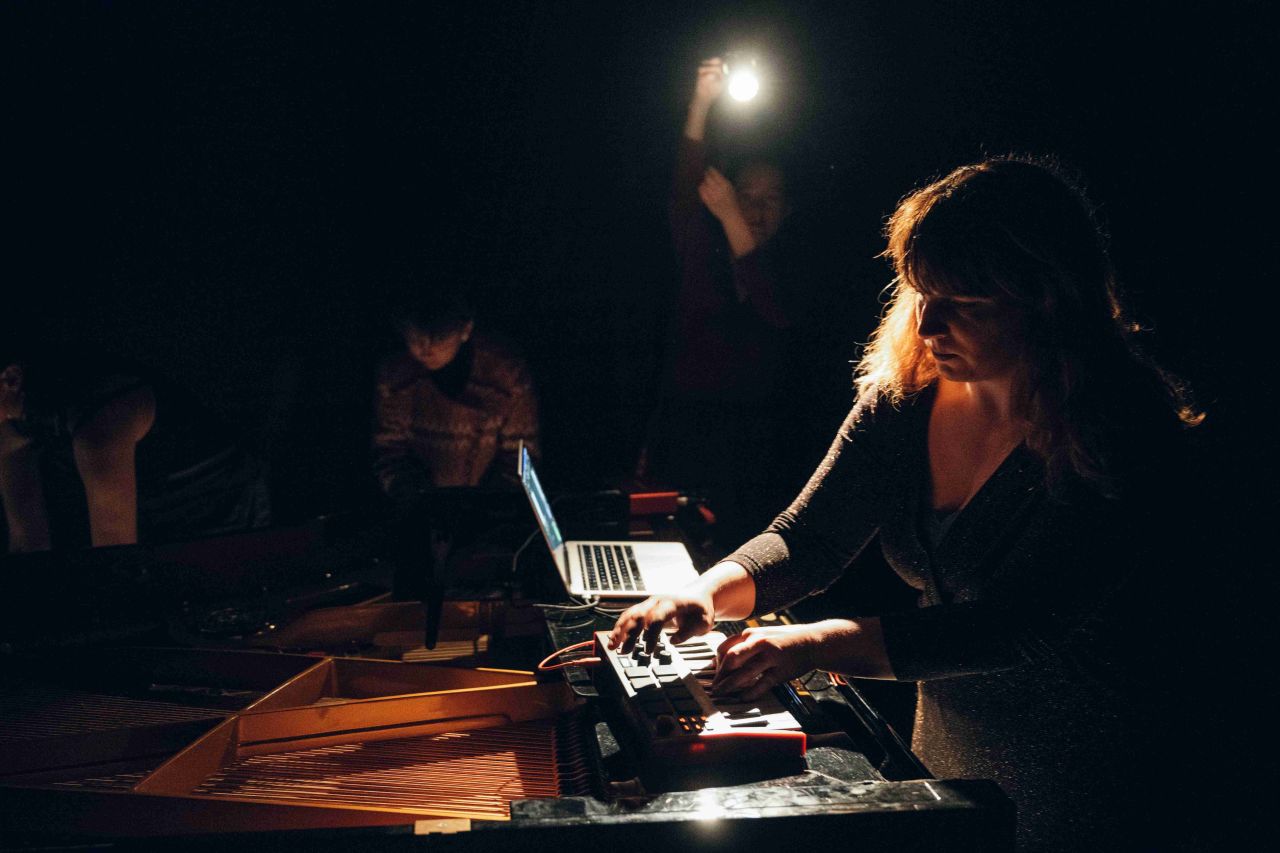 Min Tanaka, Laurie Anderson nebo Philip Glass Ensemble. Divadlo Archa se loučí poslední sezonou