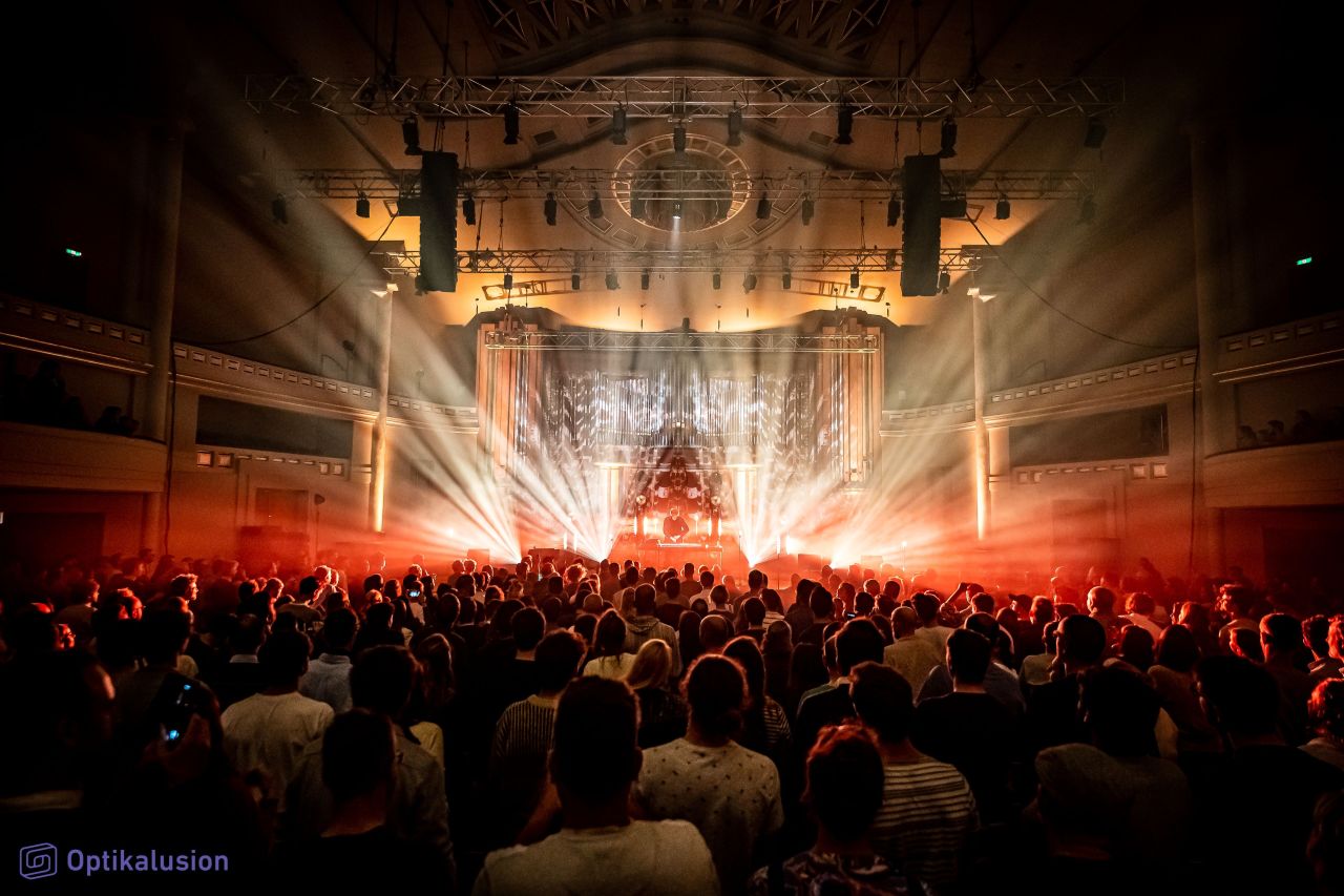 Christian Löffler & glorchestra rozezní pražské Rudolfinum