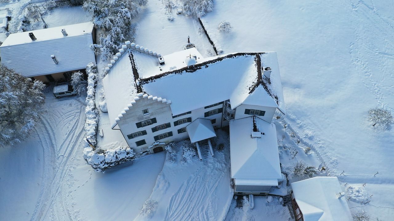 Jak naložit se sněhovou nadílkou na střeše?