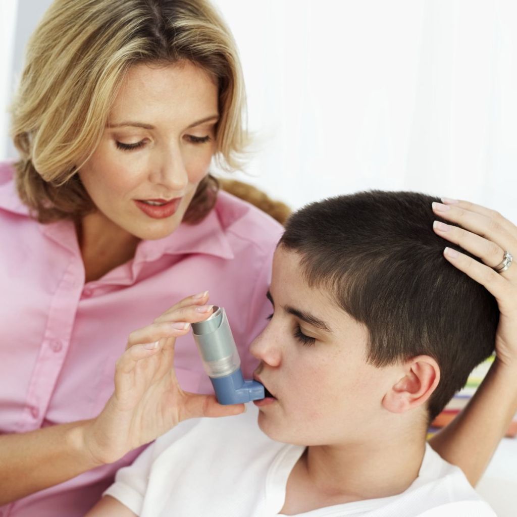 Proč se astma v zimě zhoršuje a jak si ulevit?