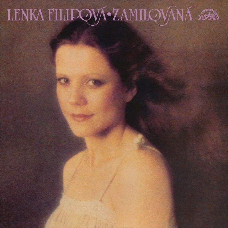 Kultovní album Lenky Filipové Zamilovaná je ponorem do harmonie a krásy