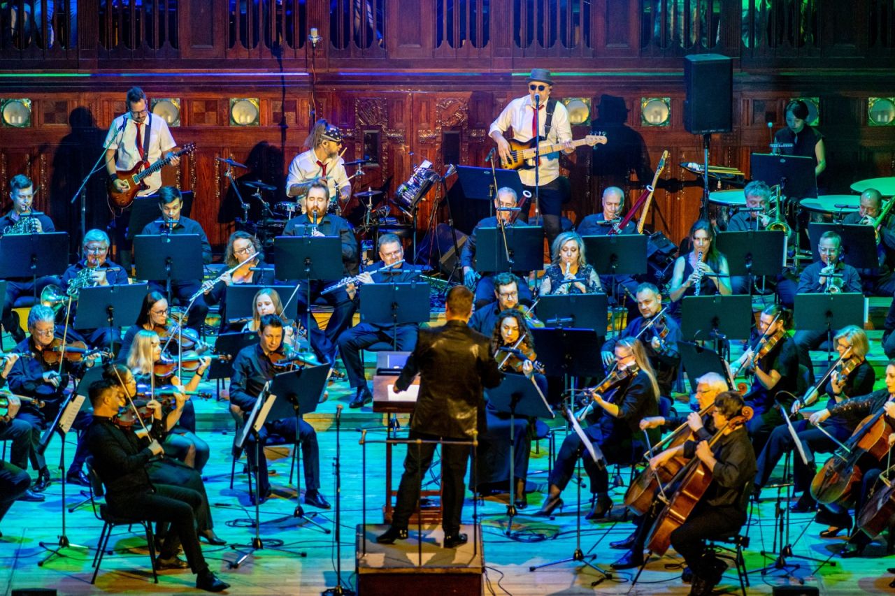 Největší světové popové hity v jedinečné koncertní show se symfonickým orchestrem