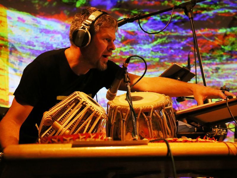 Hudební projekt Omnion skladatele, multiinstrumentalisty a pedagoga HAMU Tomáše Reindla