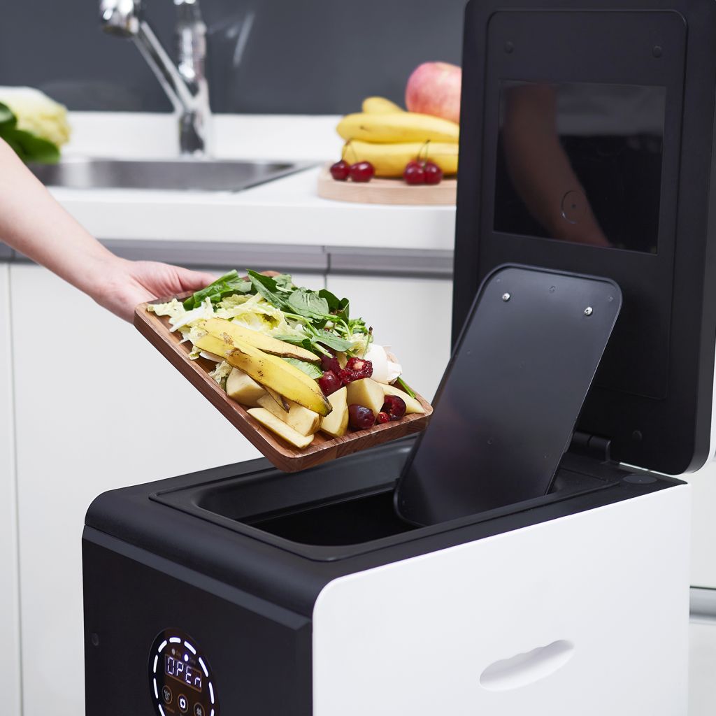 Moderní elektrický kompostér promění váš každodenní kuchyňský odpad v organický kompost