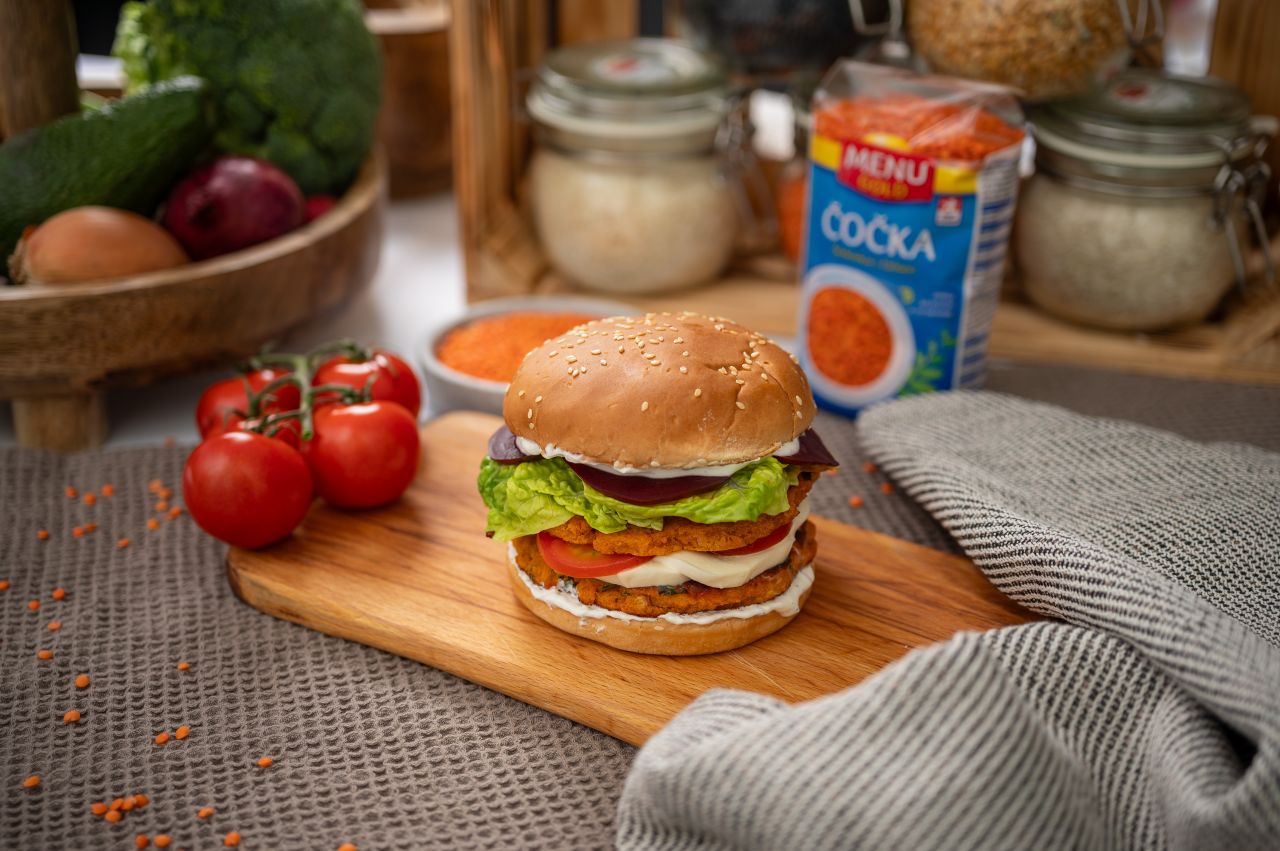 Burger z červené čočky by neměl chybět v žádném jídelníčku