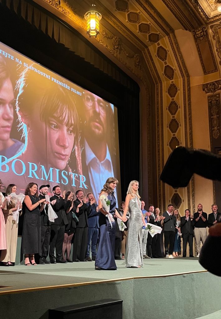 Šaty NANICHE na premiéře filmu Sbormistr zaujaly