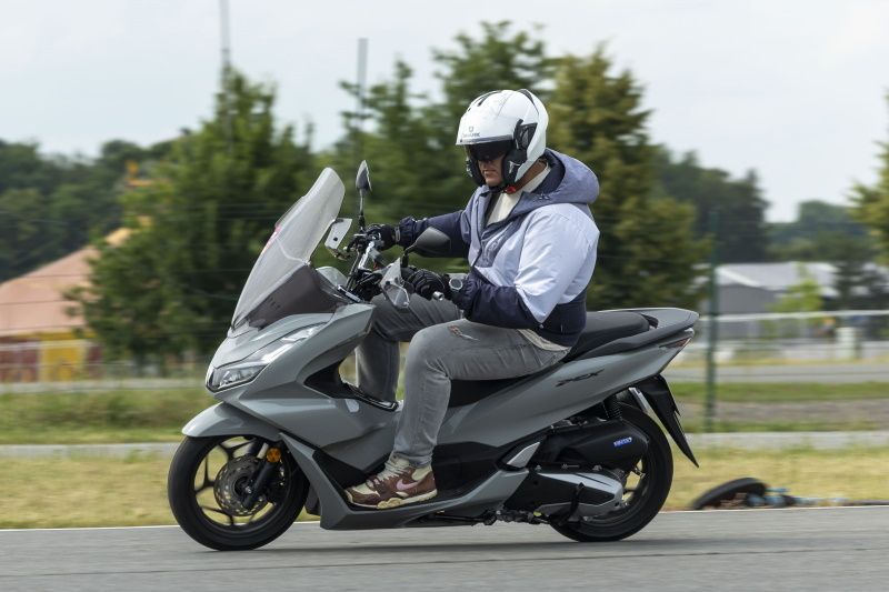 Vyzkoušejte si skútr na vlastní kůži – zdarma a pod dohledem profíků!