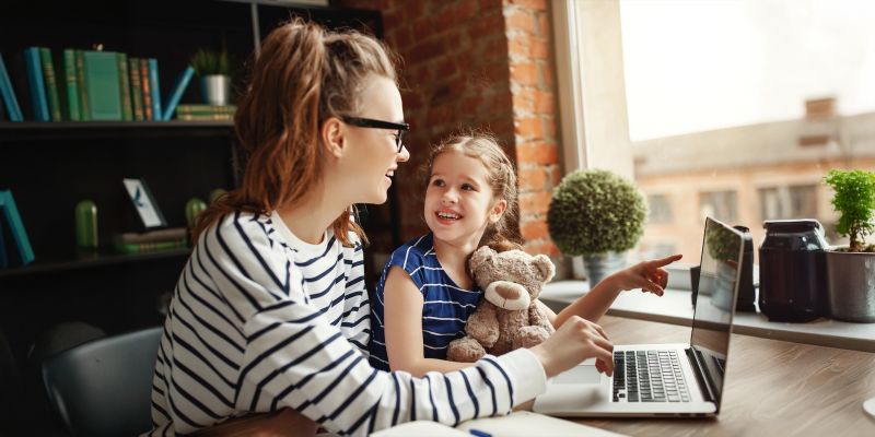 Češi se připravují na dražší školní rok. Polovina rodičů šetří a obrací se na online tržiště