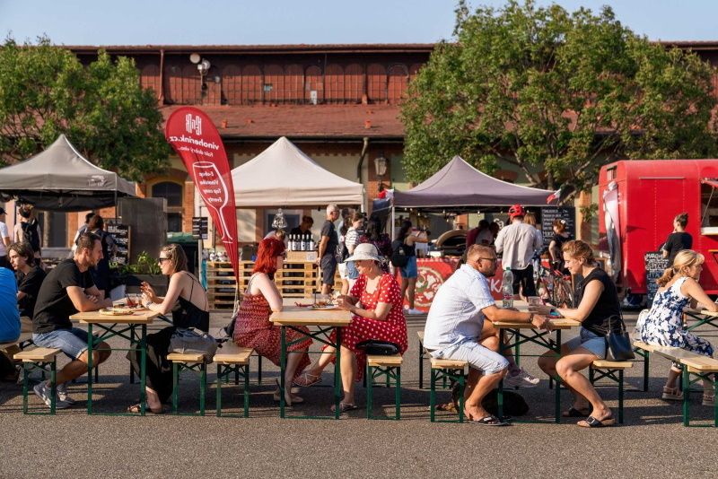 Malá Itálie v Praze: pizza, spritz a zářijové slunce v Tržnici