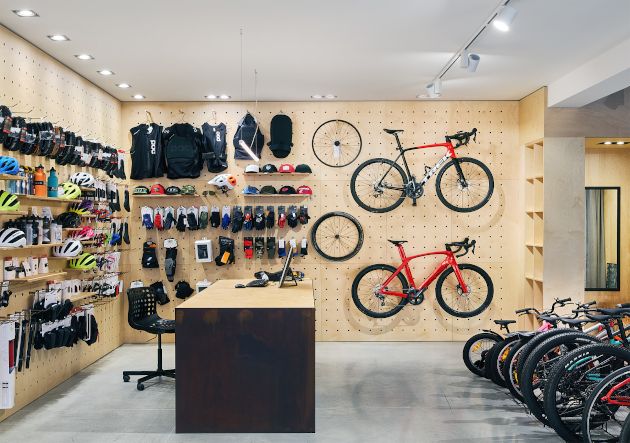 Nové zázemí cyklistické firmy je počin designérky Jany Pařízkové