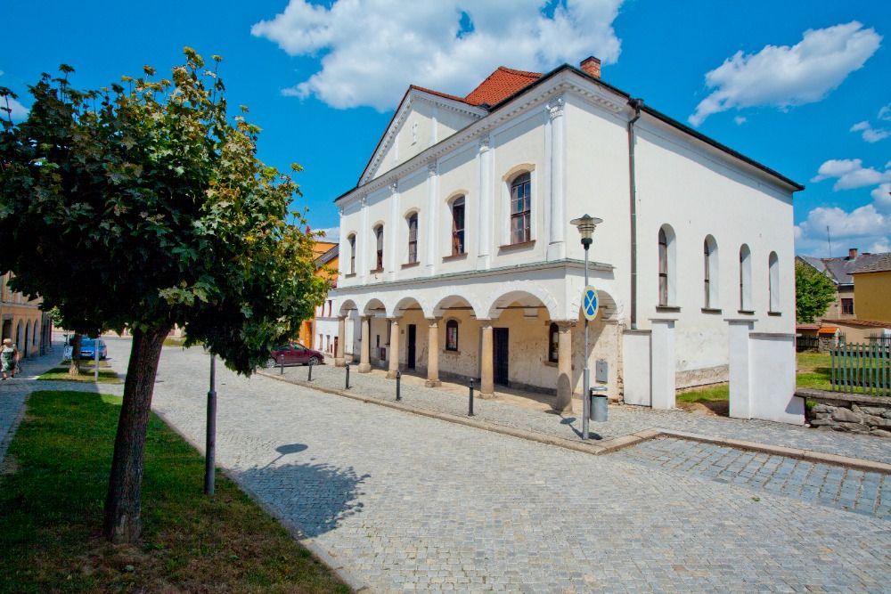 Třešť: město betlémů, historie a odpočinku ve stylovém ubytování na zámku