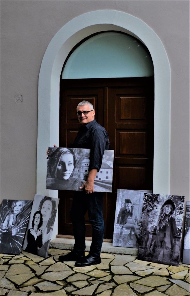 Robert Rohál představuje v Holešově fotografickou kolekci Portréty