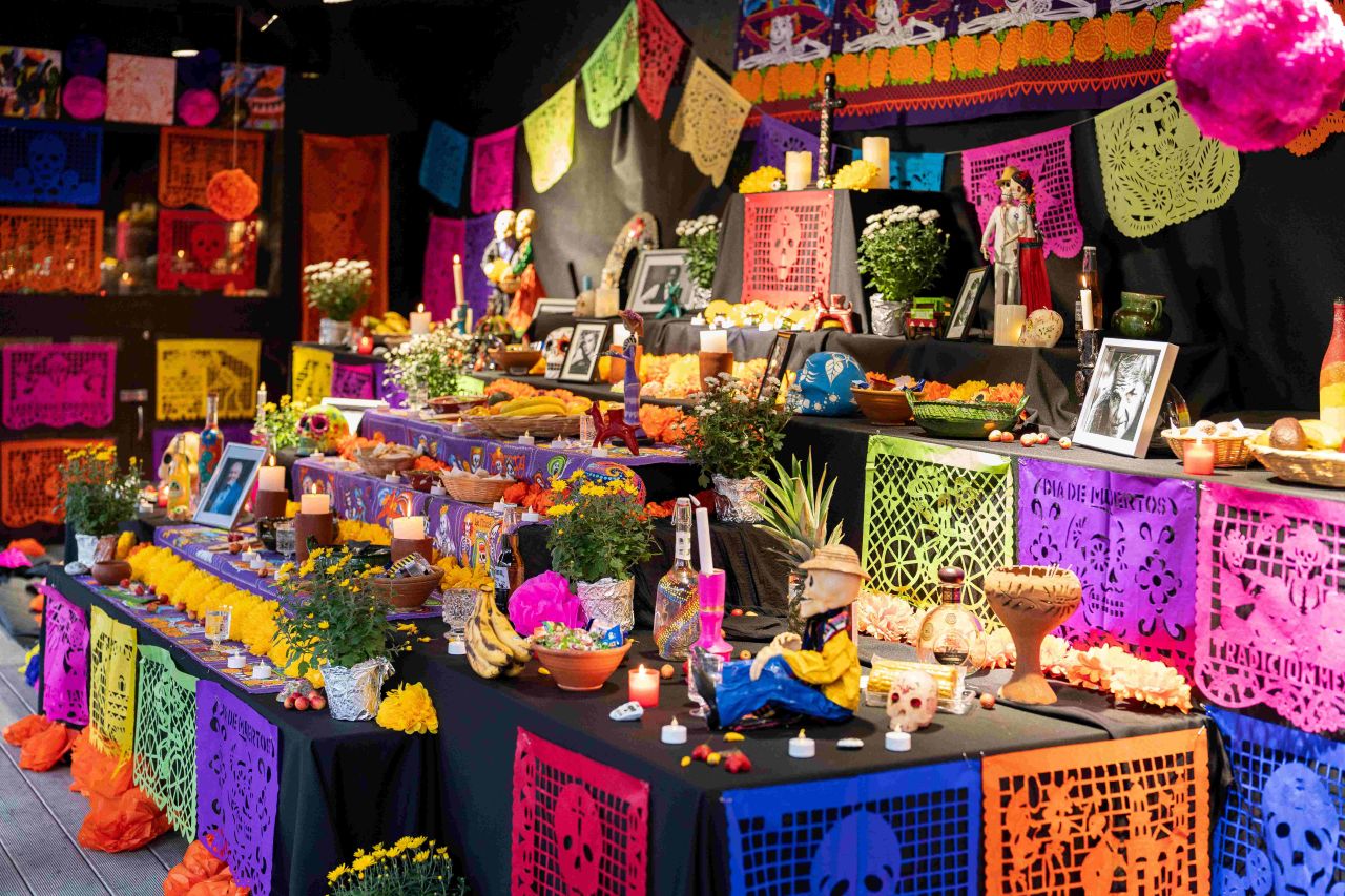 Día de los Muertos v Holešovické tržnici: Přijďte obdivovat tradiční mexický oltář