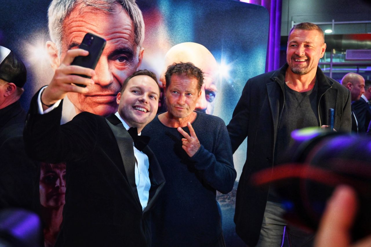 Hollywoodská hvězda Til Schweiger přijel do Prahy na premiéru filmu Neporazitelní!