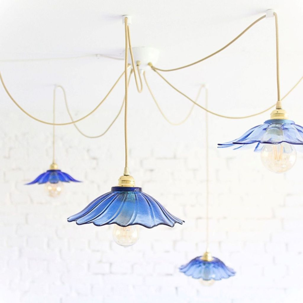 Jsem světlem dává šanci zazářit pokladům z přírody i z blešáku