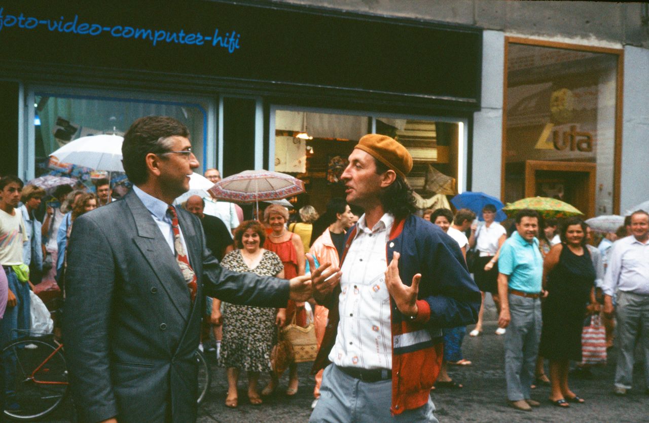 Dědictví aneb Kurvahošigutntág: Návrat filmu, který redefinoval českou porevoluční komedii