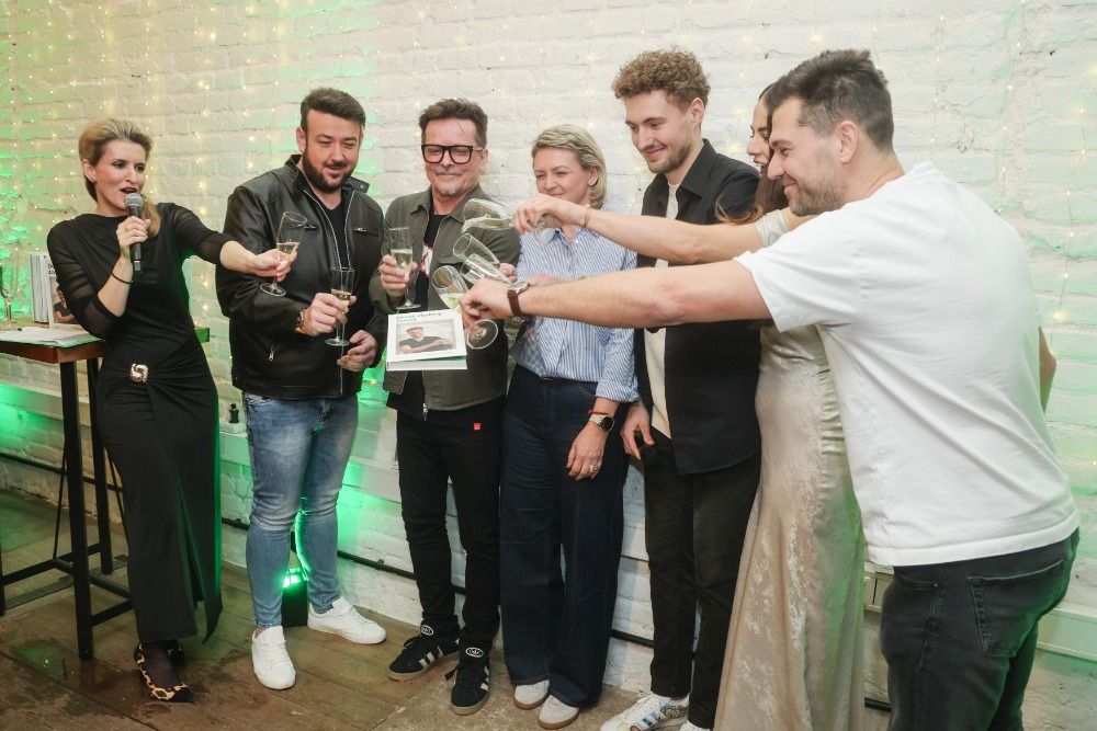 Vojta Urban pokřtil svou knižní prvotinu Dost dobrý život, osobní příběh o vůli, rovnováze a návratu k podstatnému