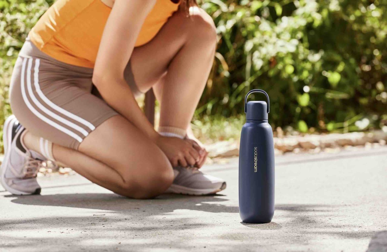 Únava, bolest hlavy, křeče? Při sportu může být na vině špatný pitný režim