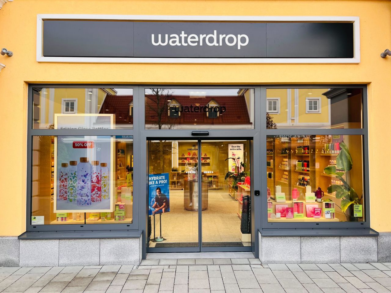Parndorf ožívá Night Shoppingem. Waterdrop přináší hydrataci v rytmu nákupů