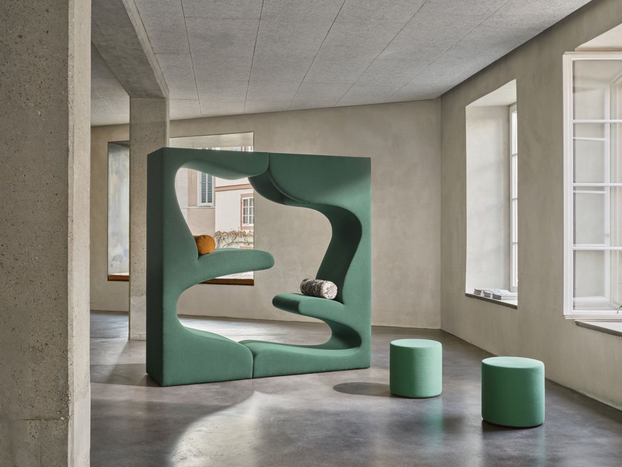 Vitra uvádí nové čalounění pro Pantonovy klasiky