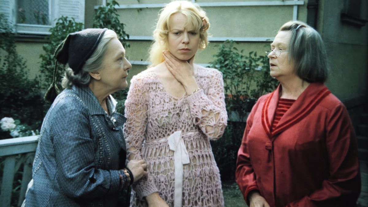 Česká komedie Drahé tety a já patří k jiskřivým filmům pro pamětníky