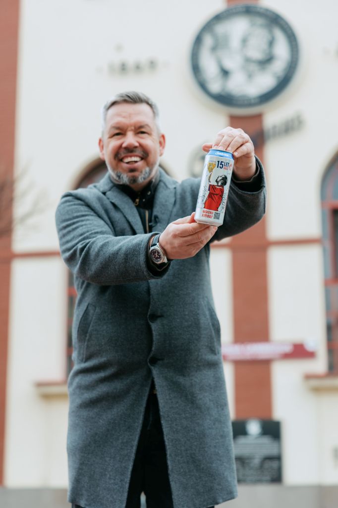 Gambrinus chystá výroční plechovky se soutěží k 15. výročí prvního titulu FC Viktoria Plzeň