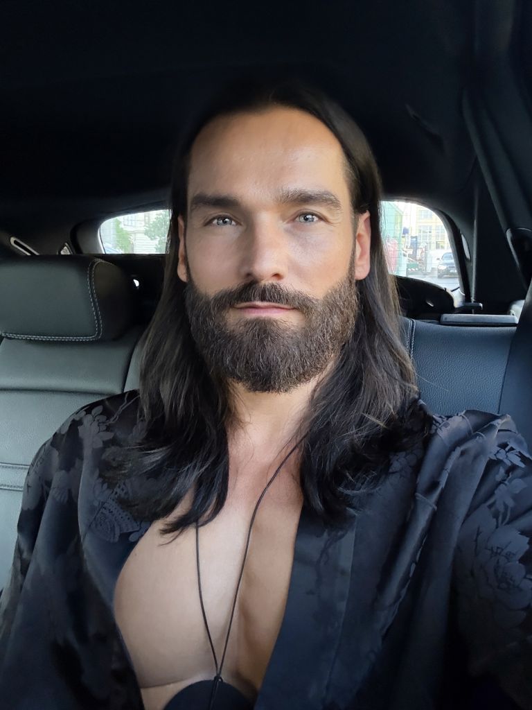 Jak vrátit vlasům lesk a lehkost po zimě: tipy Michala Zapoměla