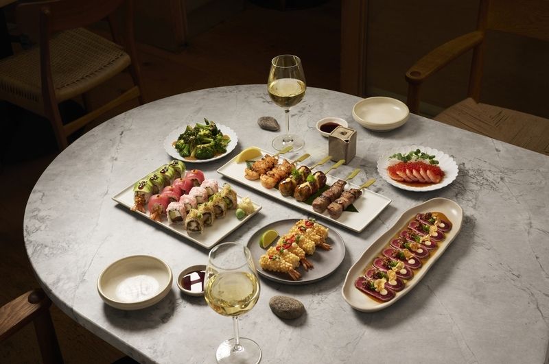 Dánsko-japonský fenomén Sticks’n’sushi vstupuje na český trh