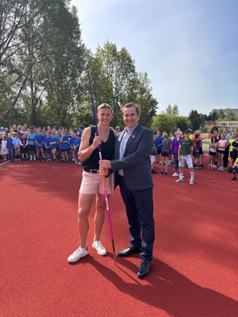 Na Velké Ohradě vyrostl moderní ovál, děti tu mohou začít své sportovní sny