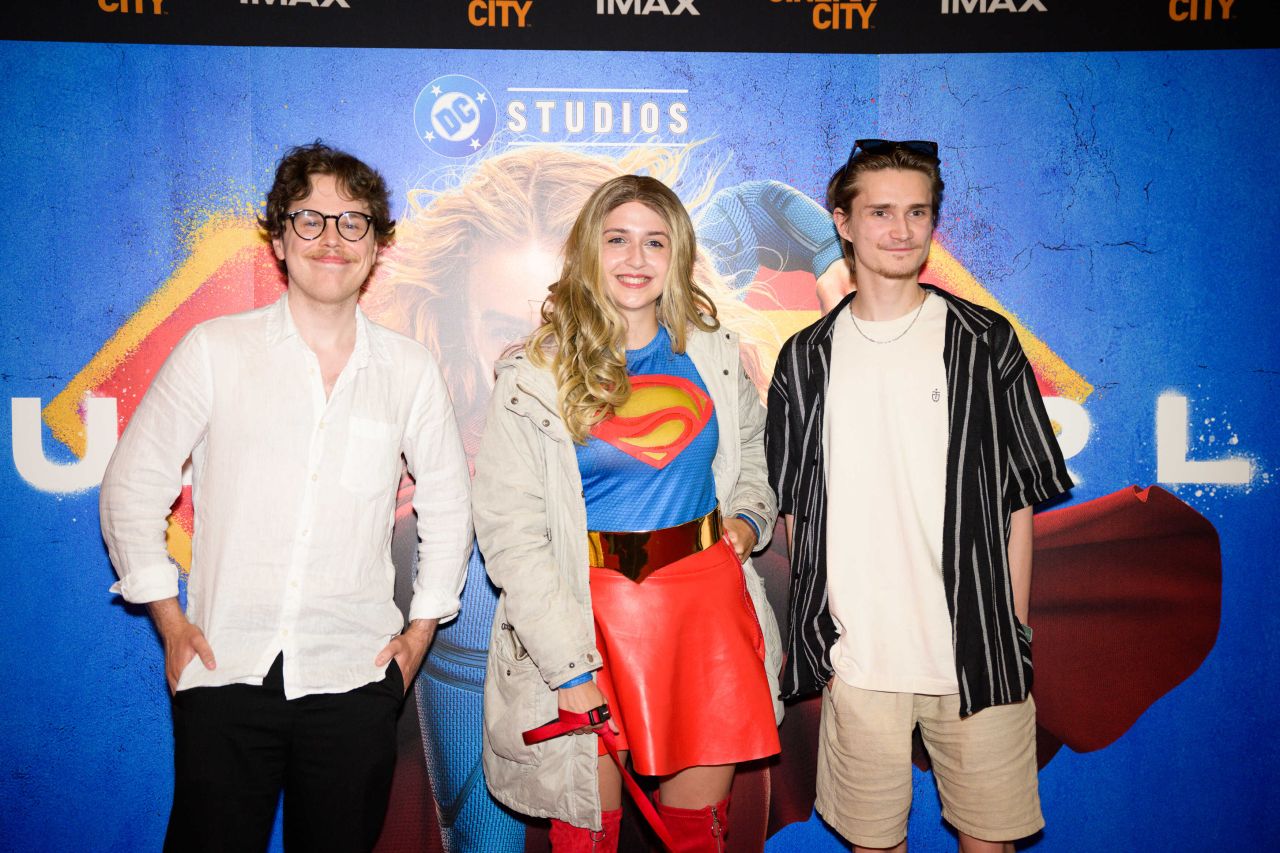 Supergirl v Praze, večer plný akce, emocí a hvězd