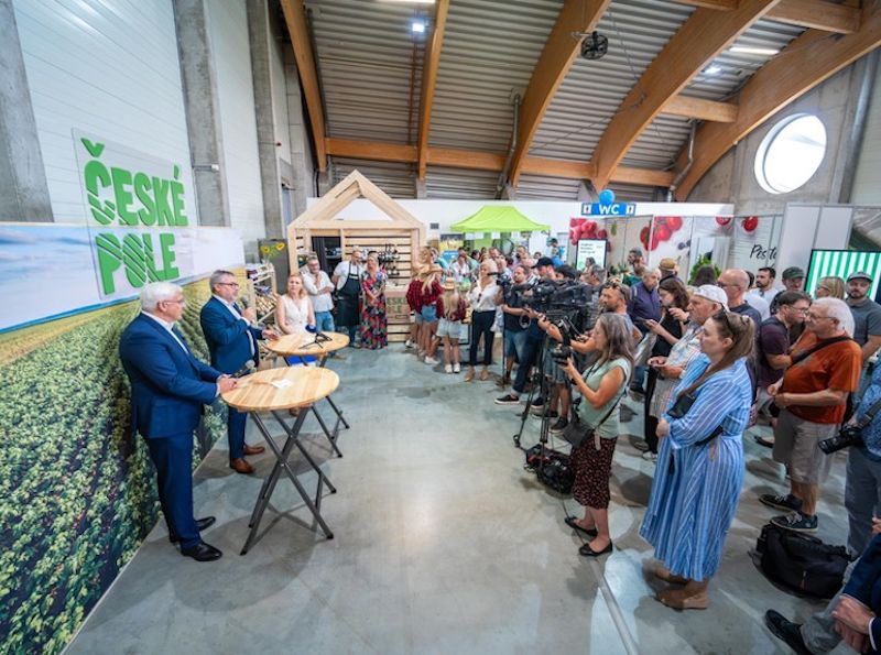 “Z pole na talíř”: Zemědělci, obchod a univerzita pomůžou státu dostat více českých potravin do veřejného stravování