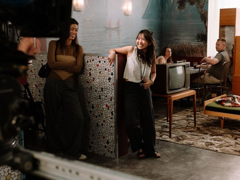 Oceňovaná režisérka Diana Cam Van Nguyen dotočila celovečerní debut Mezi světy