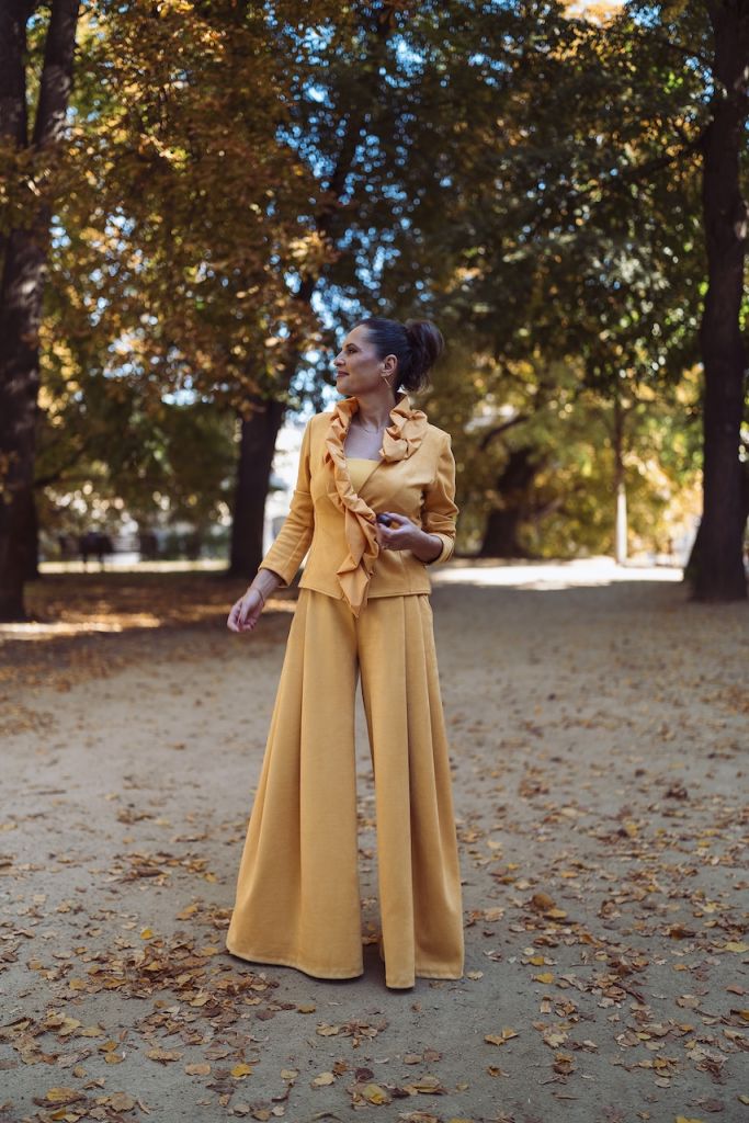 Bára Kodetová v nové kolekci Martiny Pipkové Loudové. Autorská móda, která oslavuje ženskou eleganci
