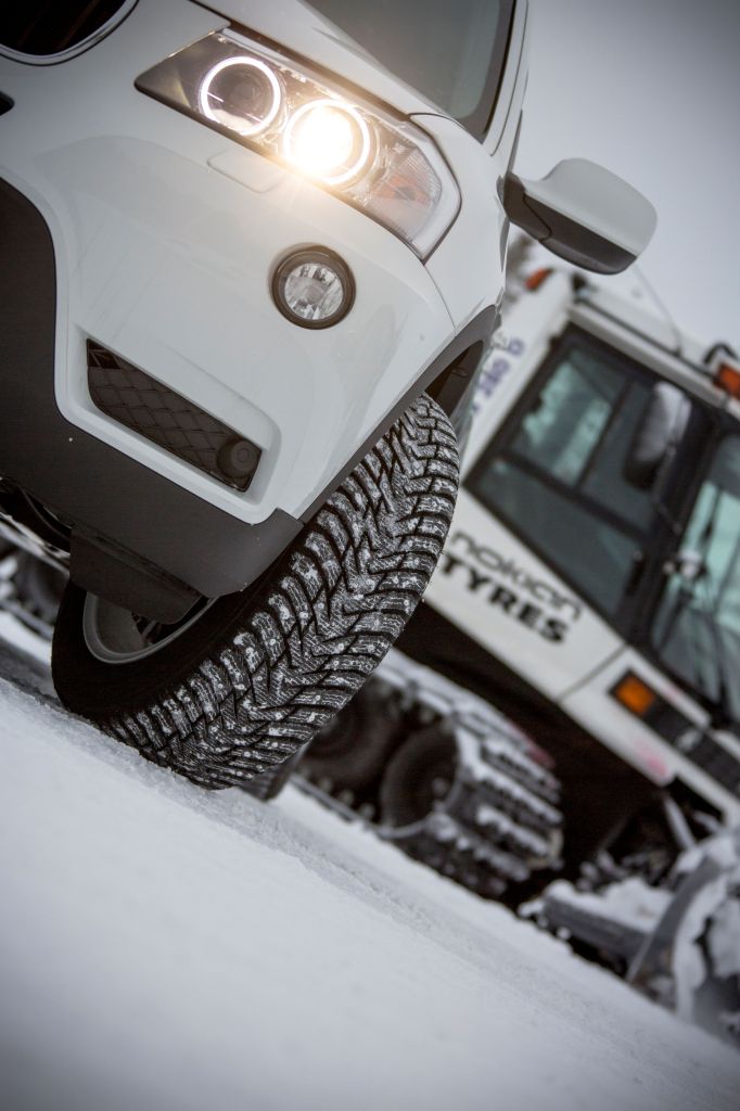 Řidiči si letos za nové zimní pneumatiky připlatí
