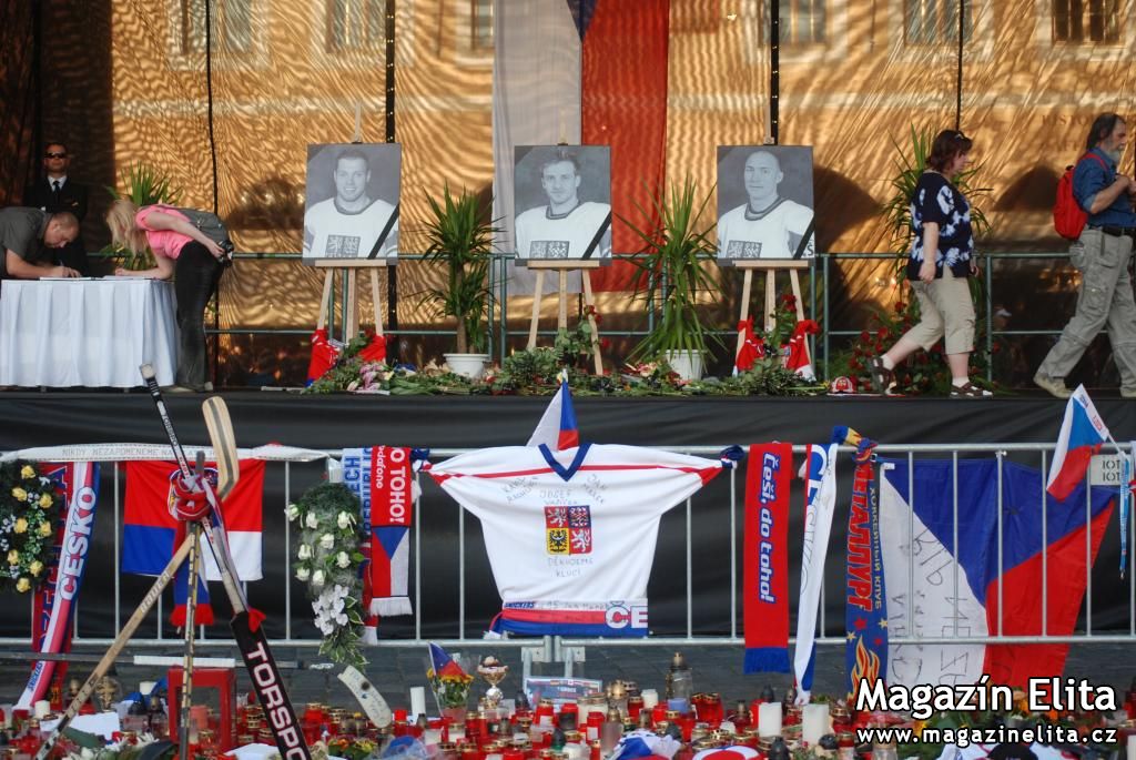 OFICIÁLNÍ ROZLOUČENÍ S HOKEJISTY JANEM MARKEM, KARLEM RACHŮNKEM A JOSEFEM VAŠÍČKEM