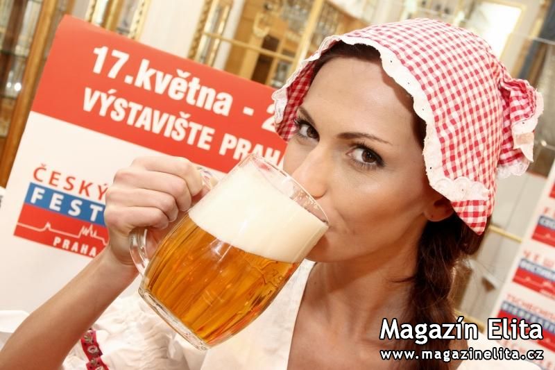 ELIŠKA BUČKOVÁ JE HRDÁ NA ČESKÉ PIVO